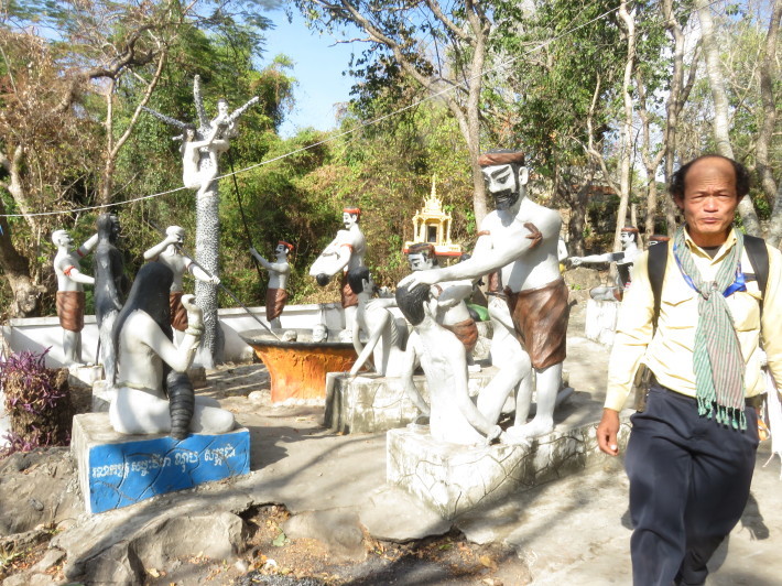 カンボジアの今と仏教文化をたどる旅①☆霊場プノンサンパウ_e0408534_15335324.jpg