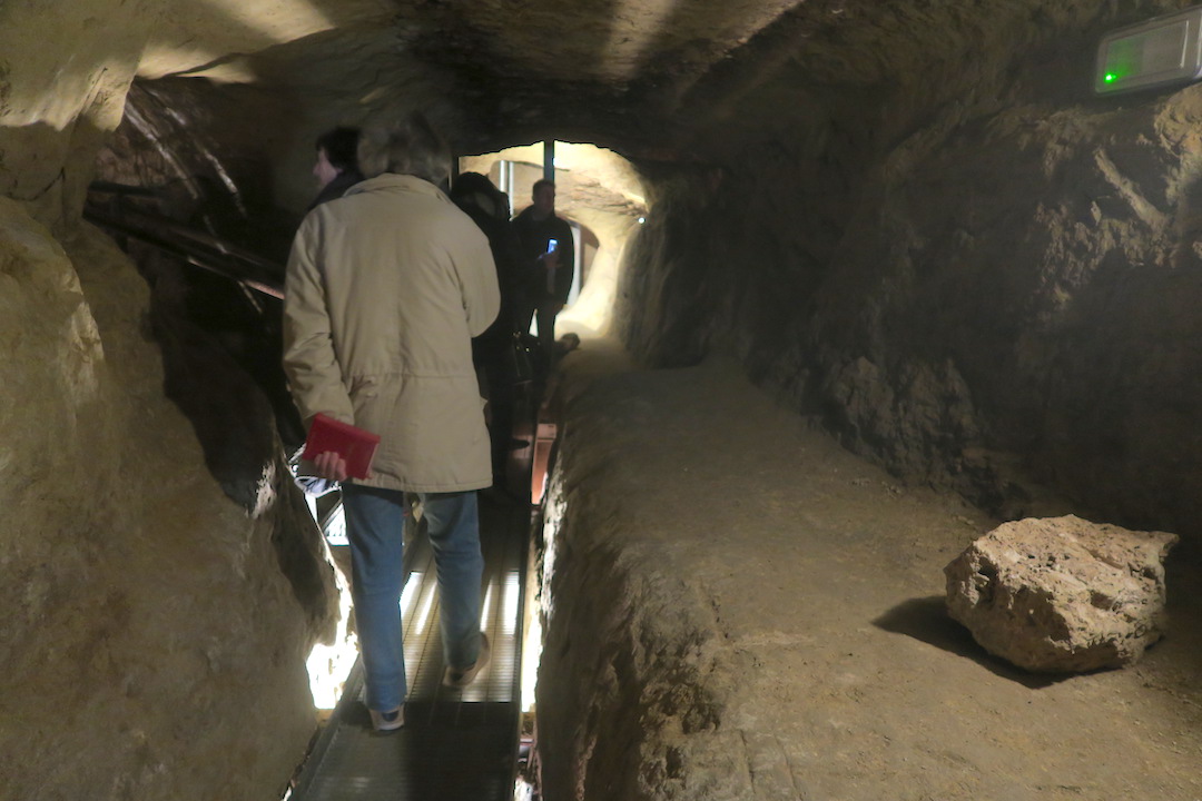 迷路のよう大聖堂地下に古代の水路、キウーシ_f0234936_6584977.jpg