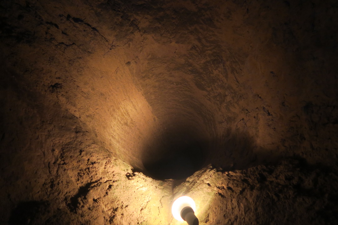 迷路のよう大聖堂地下に古代の水路、キウーシ_f0234936_75890.jpg