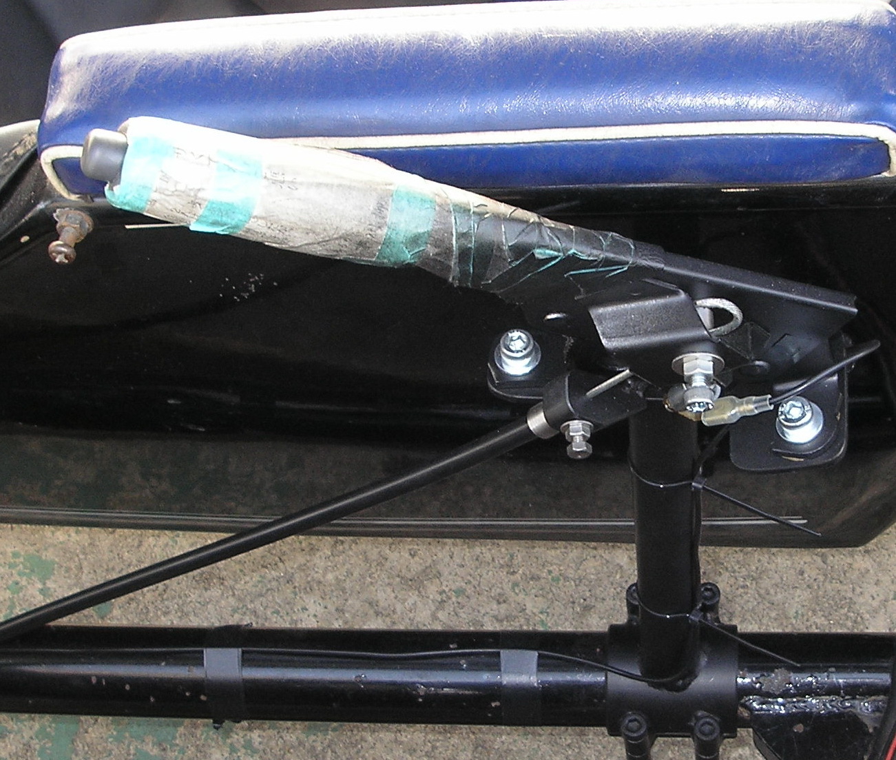 BMW R90/6+バイワーゲン サイドブレーキとアールズフォーク_e0218639_10370251.jpg
