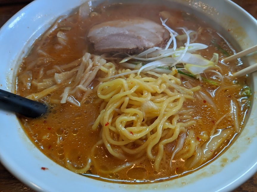 「らーめん夢いろは」さんで、味噌キムチラーメン(札幌市白石区東札幌2条2:2020年20杯目)_f0397261_19032627.jpg