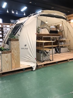 今年のsnowpeakコーナーの初張りはこのテントです!!_d0198793_18404292.jpeg
