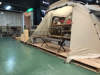 今年のsnowpeakコーナーの初張りはこのテントです!!_d0198793_18405462.jpeg
