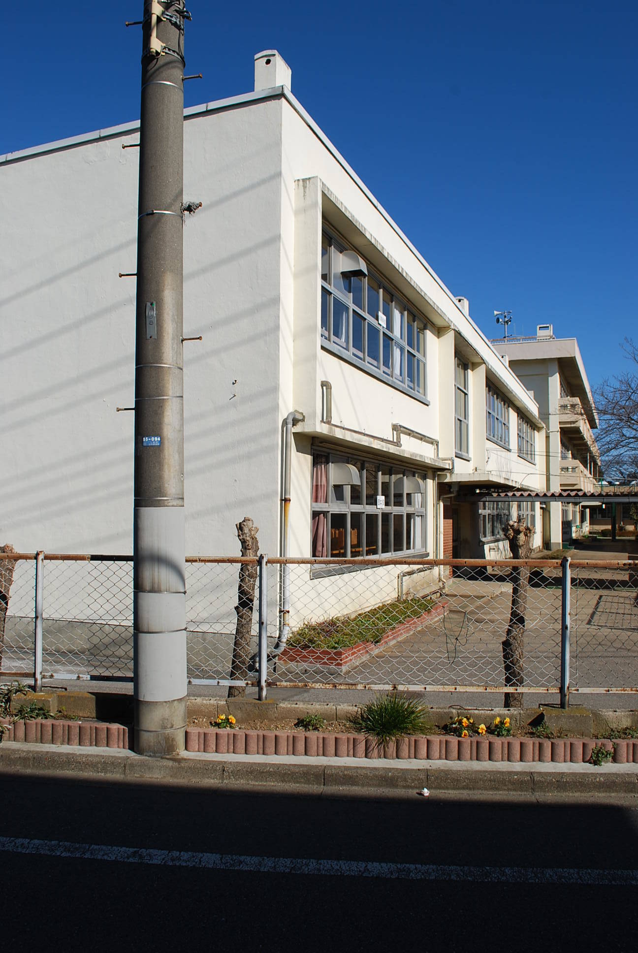 埼玉県上尾市立中央小学校第二校舎(建築家・関根要太郎作品研究)_f0142606_08225663.jpg