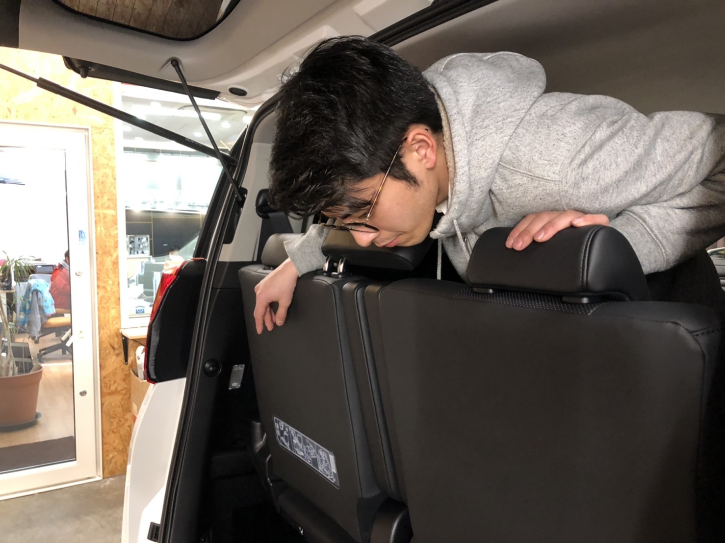 2月16日(日)🌟エスカレード新車並行あります!!ランクル ハマー ハイエース♡TOMMY♡_b0127002_16383950.jpg