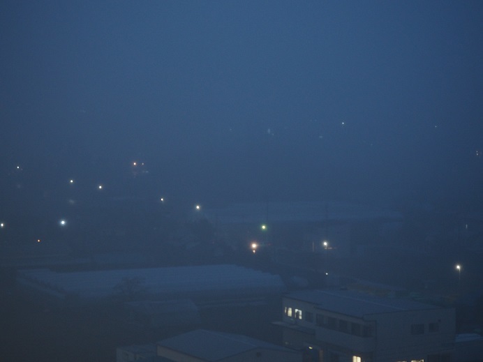 霧の夜なのに_c0368028_18443014.jpg