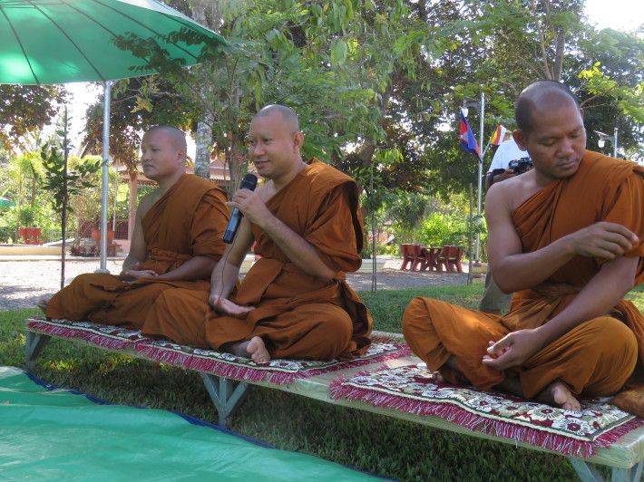 カンボジアの今と仏教文化をたどる旅⑤☆仏教NGOの活動を知る_e0408534_19403243.jpg