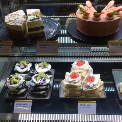 ソウル旅行 8 雰囲気のいいカフェでミルフィーユ「ESCAVE」カロスキル_f0054260_11593152.jpg