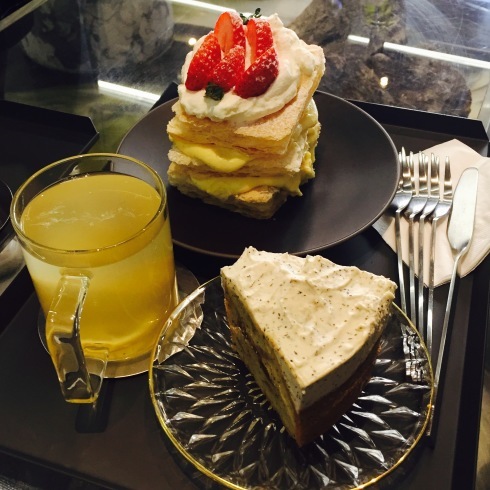ソウル旅行 8 雰囲気のいいカフェでミルフィーユ「ESCAVE」カロスキル_f0054260_12010476.jpg