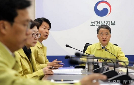 初動を誤った日本 - 韓国は1日5000件の検査体制、費用は公費負担_c0315619_14481211.png
