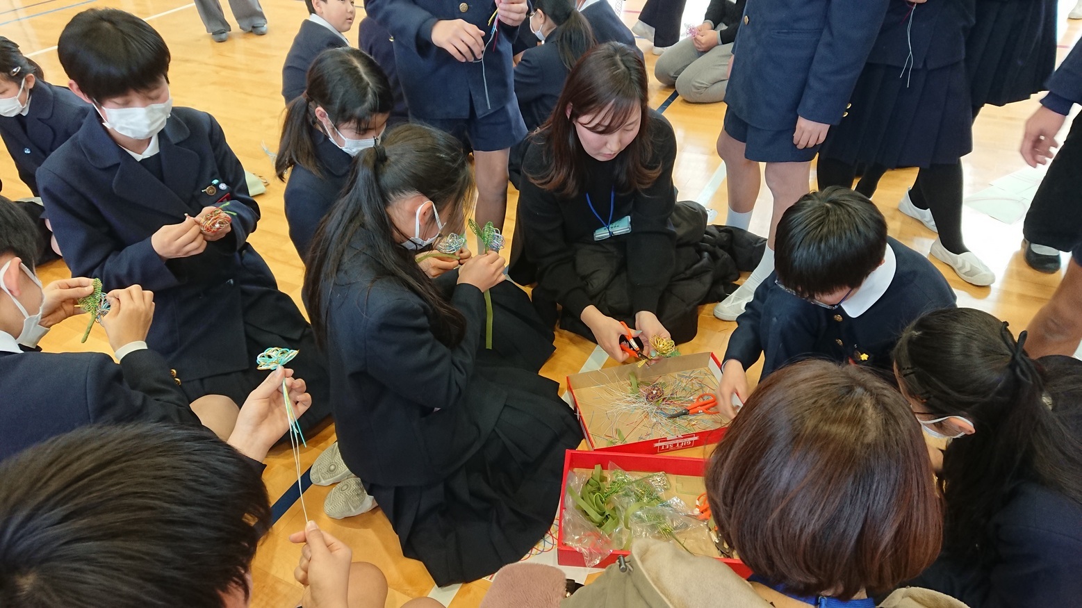 愛大付属小学校の水引教室_e0181051_22015141.jpg