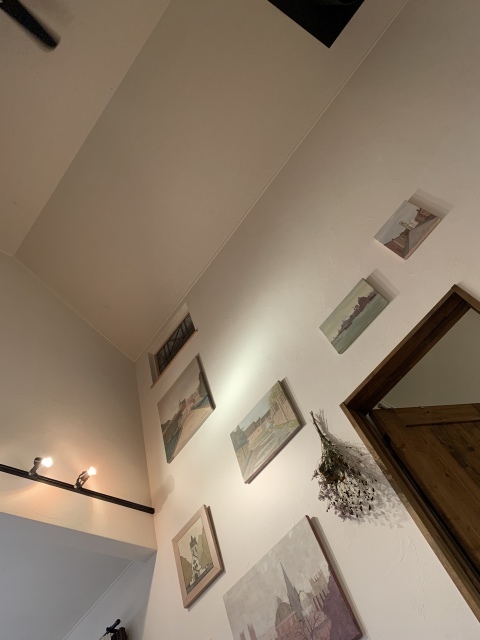 吹き抜けの壁にアートを カフェスタイルの家づくり Asako S Work Life 吹き抜けの壁にアートを カフェスタイルの家づくり Asako S Work Life