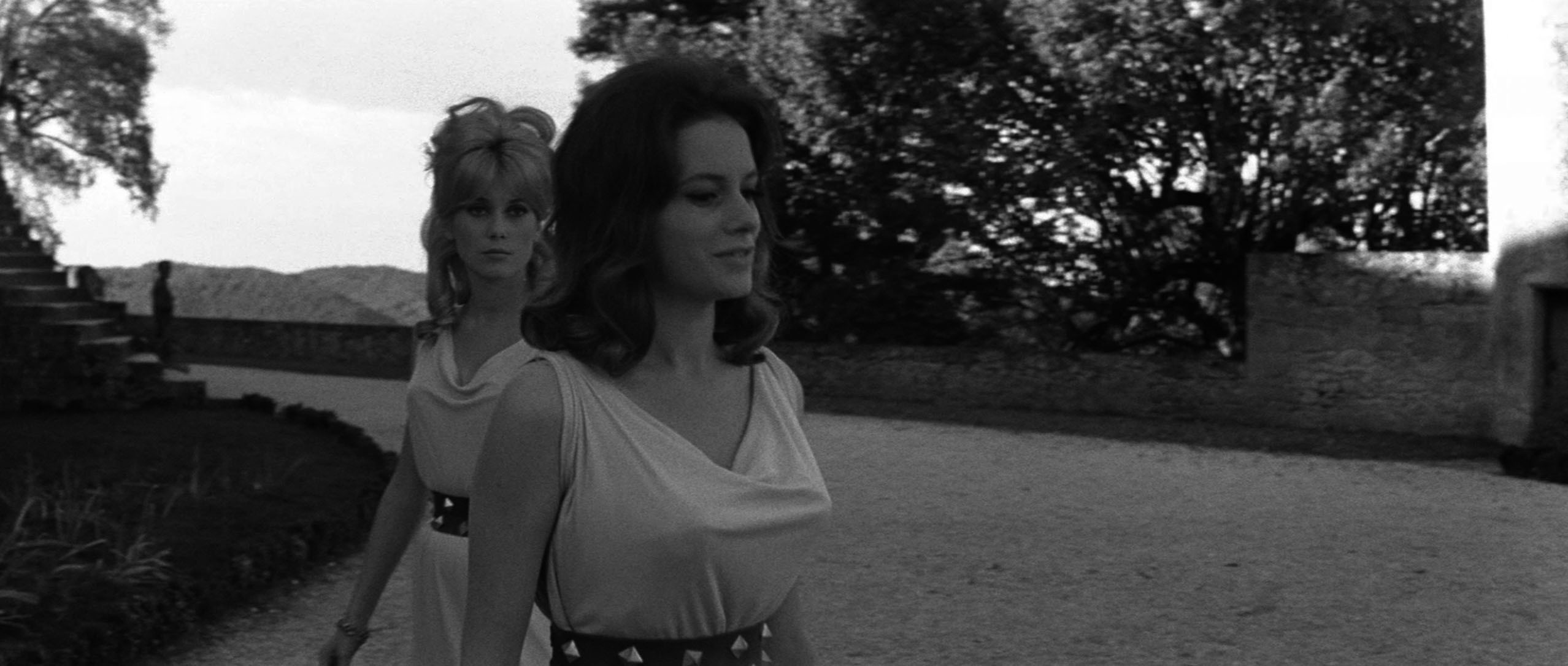 ルチアナ パルッツィ Luciana Paluzzi 悪徳の栄え 1963 前半 夜ごとの美女 ルチアナ パルッツィ Luciana Paluzzi 悪徳の栄え 1963 前半 夜ごとの美女