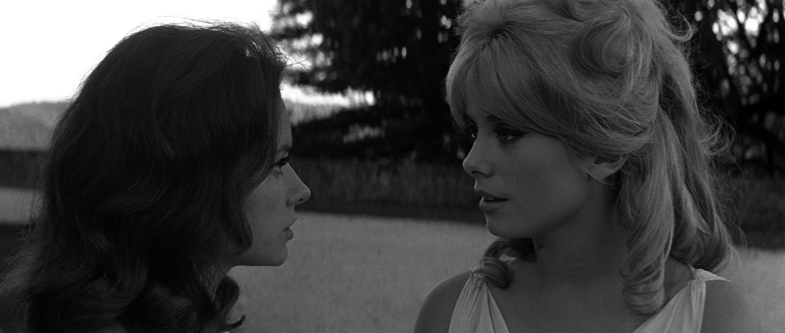 ルチアナ パルッツィ Luciana Paluzzi 悪徳の栄え 1963 前半 夜ごとの美女 ルチアナ パルッツィ Luciana Paluzzi 悪徳の栄え 1963 前半 夜ごとの美女