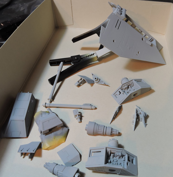 バンダイ1/48 スノースピーダーの製作開始 : ぷんとの業務日報