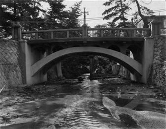 野坂昭如『恋自縛』に描かれた夙川 : 阪急・阪神沿線文学散歩