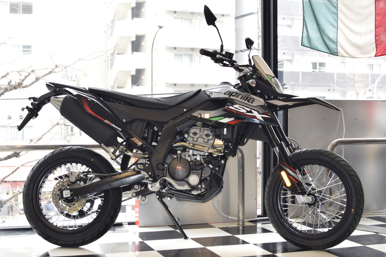 アプリリア SX125 Newグラフィック 20年モデル入荷♪_d0099181_13001239.jpg