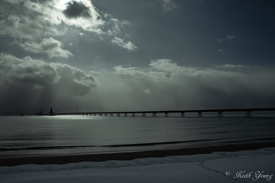 Light falls on the sea_e0338273_21161915.jpg