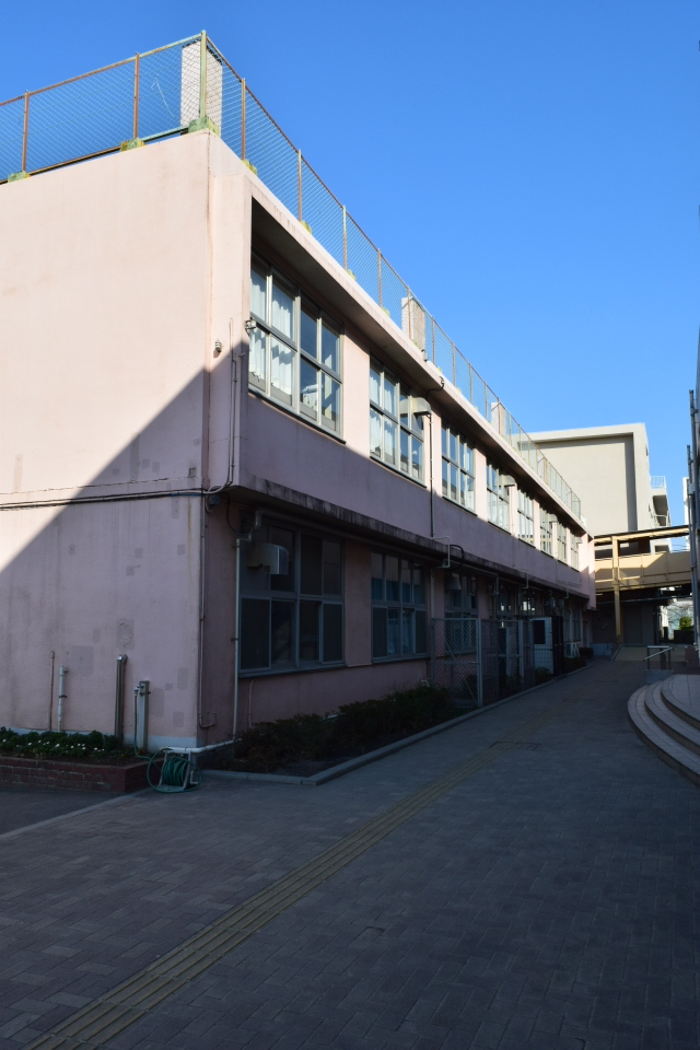 埼玉県戸田市立戸田第二小学校(建築家・関根要太郎作品研究)_f0142606_15145550.jpg