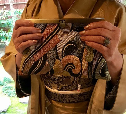 新年会・素敵な訪問着に夾纈(きょうけち)刺繍帯・猫の日_f0181251_16205443.jpg