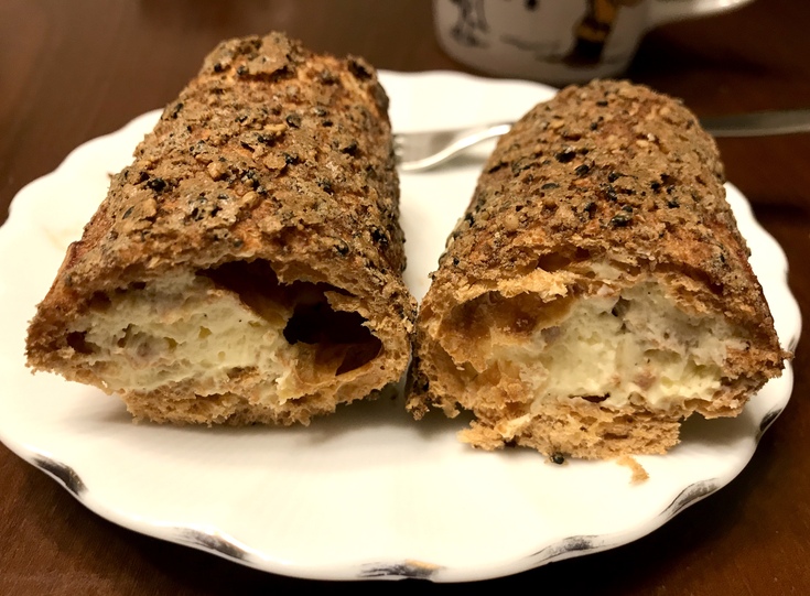 朝ごはんは シュークリーム!!_c0212604_6253789.jpg