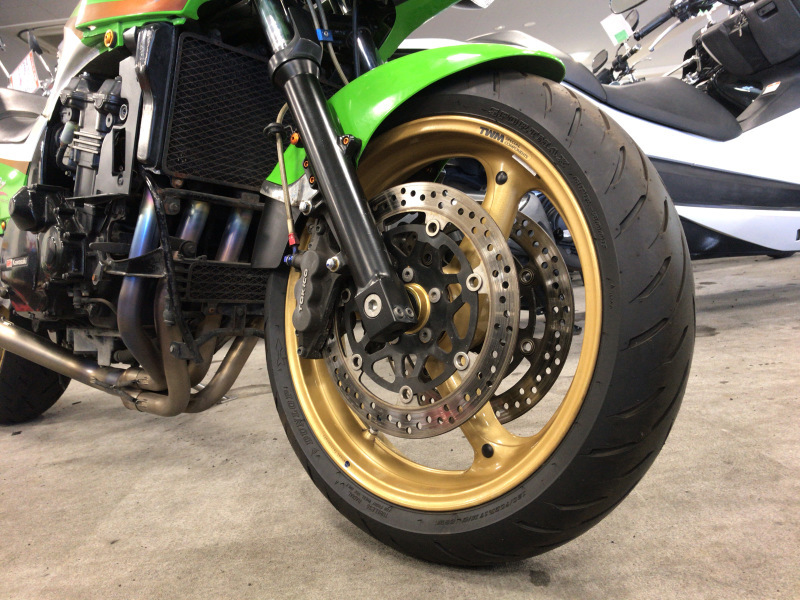 国内最終モデル GPZ900R 在庫あります!_e0185939_13295986.jpeg