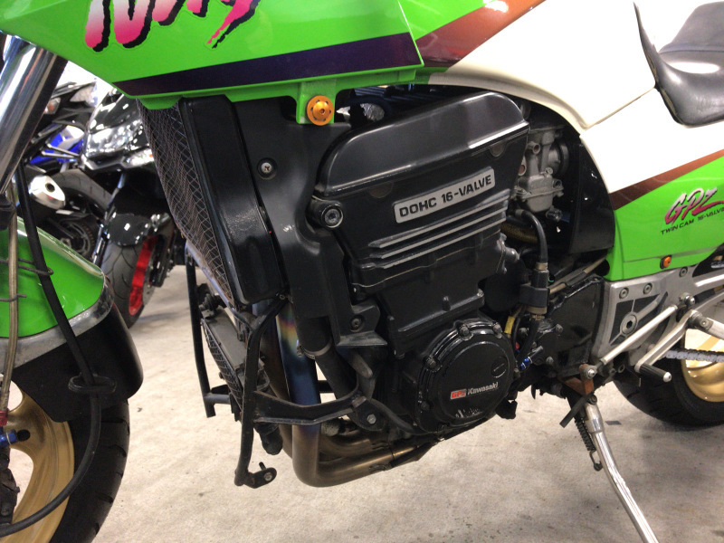 国内最終モデル GPZ900R 在庫あります!_e0185939_13301761.jpeg