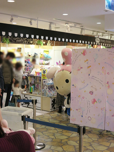 大阪 アニメ コラボ クレヨンしんちゃん 缶バッジ 東京駅一番街