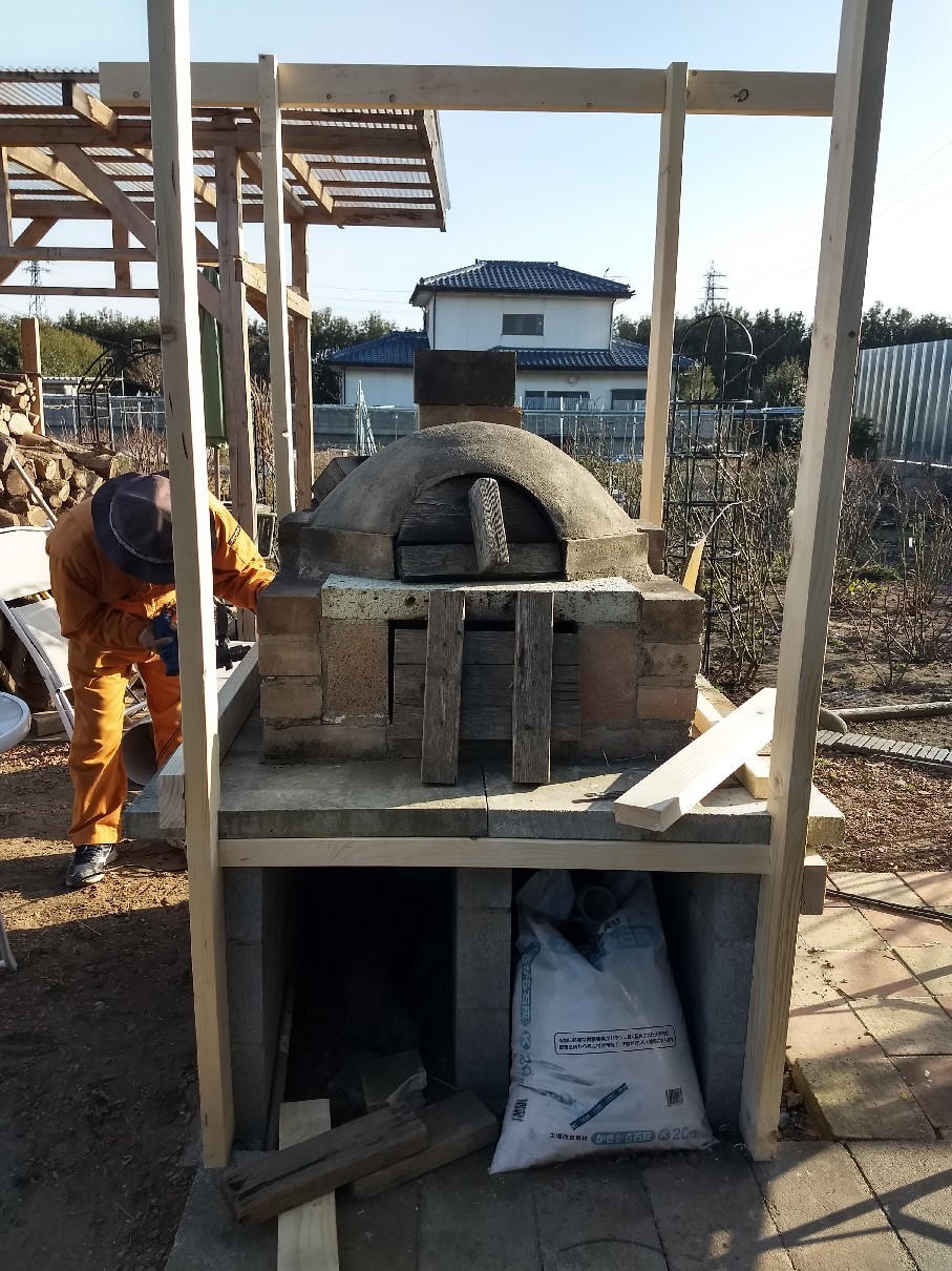 ピザ窯の屋根を造る_e0356469_23110716.jpg