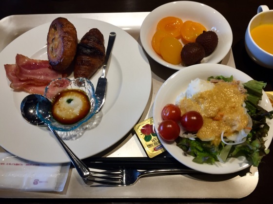 ホテルの夕食_a0258686_12010128.jpeg