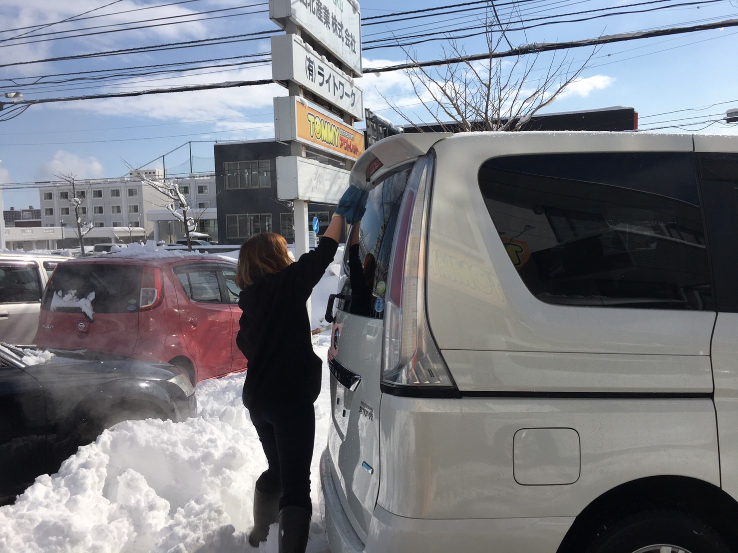 2月25日(火)☆TOMMYアウトレット☆あゆブログ٩(๑•▿• ๑٩) セレナI様納車☆自社ローン&ローンサポートのことならTOMMYまで♪_b0127002_17041033.jpg