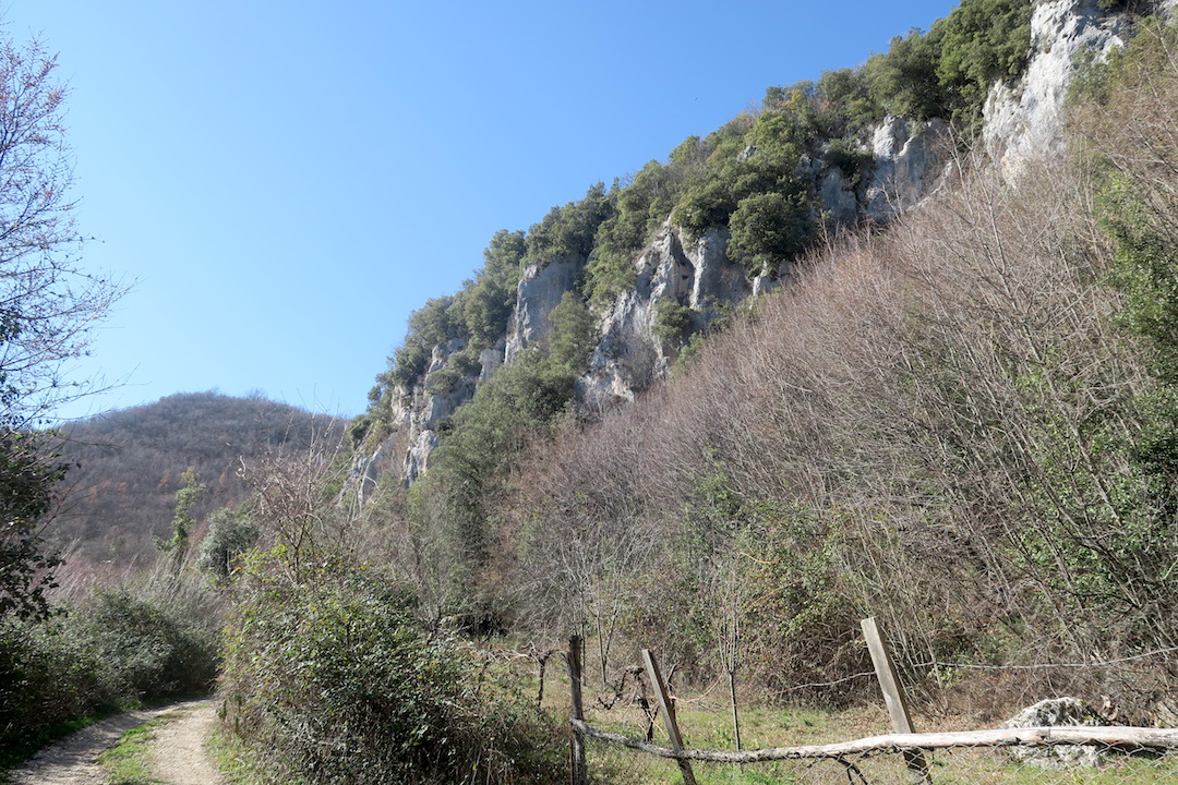 ひどい悪路示すこともあるグーグルマップ、イタリアの山へカーナビ利用_f0234936_753331.jpg