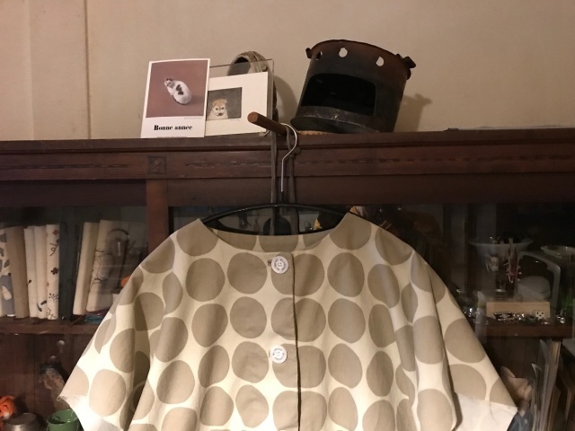 洋裁の続き　ボタン付け終了_d0101846_07351852.jpeg