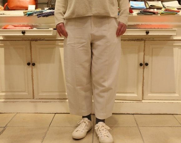 evam eva の生成りが春らしく・・・_c0227633_12413276.jpg