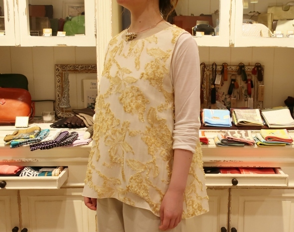 evam eva の生成りが春らしく・・・_c0227633_12423145.jpg