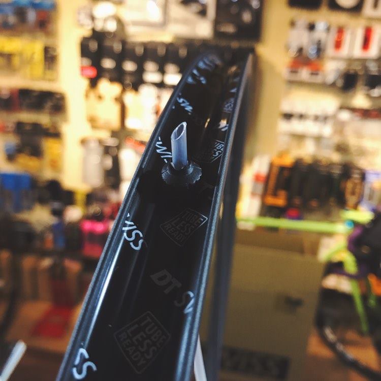 DT SWISSのPR1400 DICUT OXIC 21を納品させていただきました DT SWISSのPR1400 DICUT OXIC 21を納品させていただきました