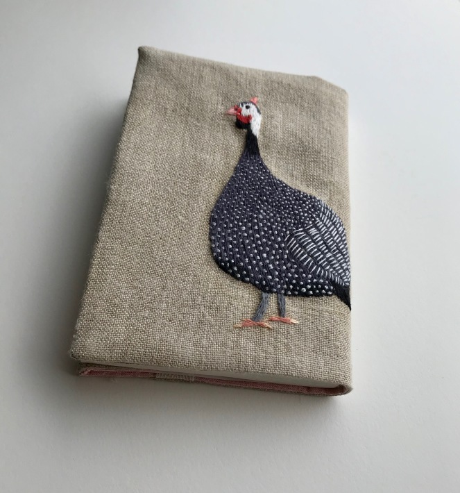 ホロホロ鳥の刺繍ブックカバーを作りました。_a0138978_15341679.jpeg
