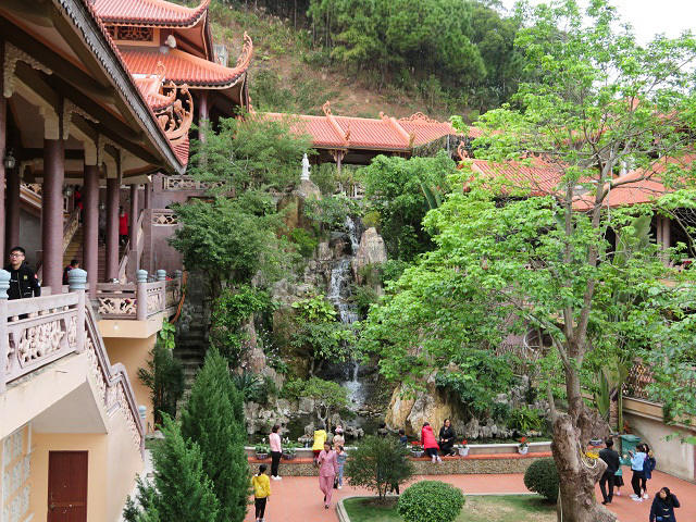 ベトナム　山の上の禅寺へ行く_f0346196_18032026.jpg