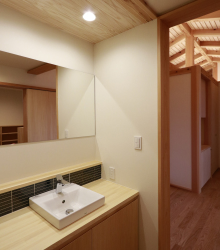 Q1住宅L2二ツ井:玄関手洗_e0054299_15402041.jpg