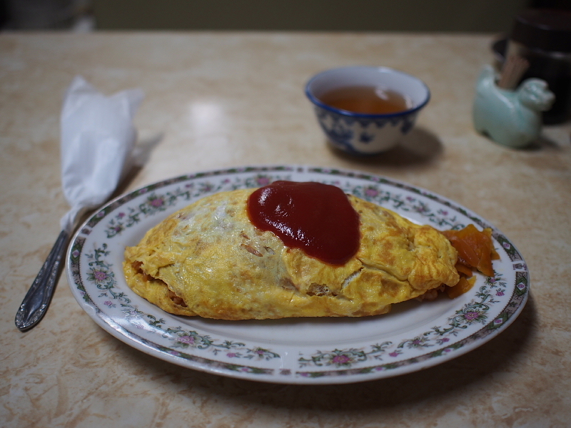 【大衆食堂 ことぶき】岡山で、シンプルなオムライスを食す_b0008655_22585896.jpg