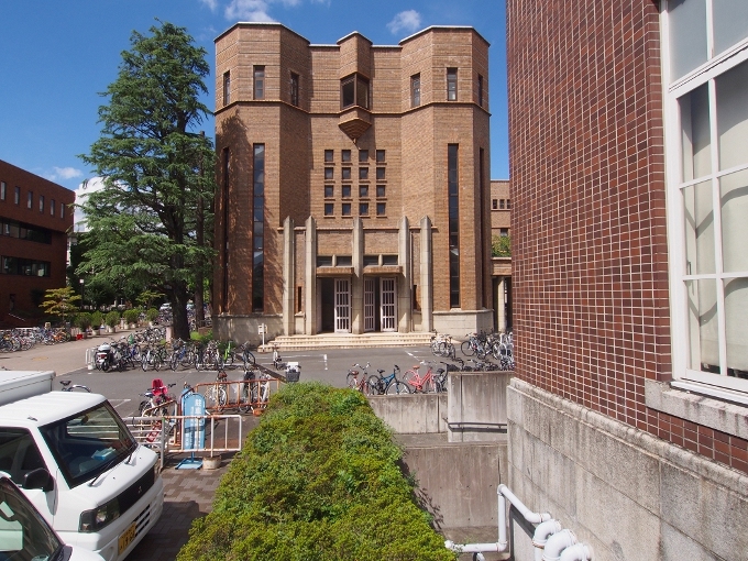 京都大学法経済学部本館_f0116479_10491507.jpg