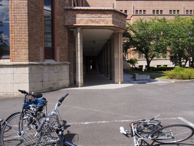 京都大学法経済学部本館_f0116479_11001310.jpg