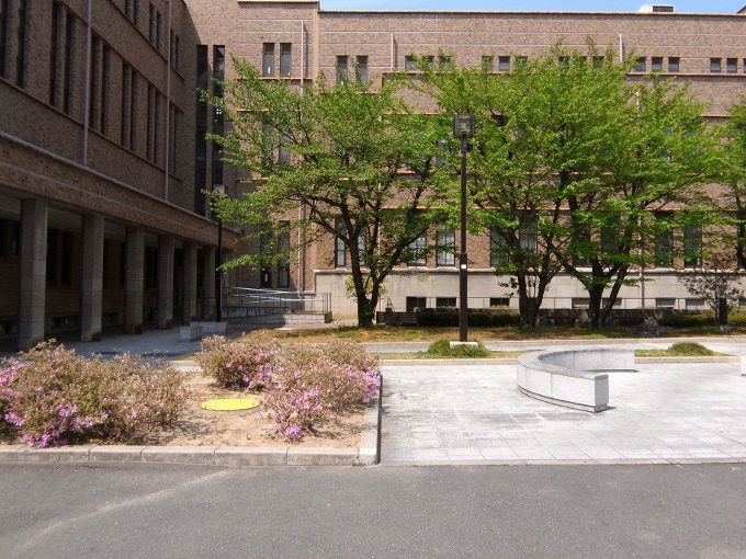 京都大学法経済学部本館_f0116479_11045381.jpg