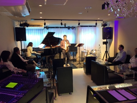 Jazzlive Cominジャズライブカミン 本日2月29日土曜日 レーザーディスク上映会です_b0115606_11145251.jpeg