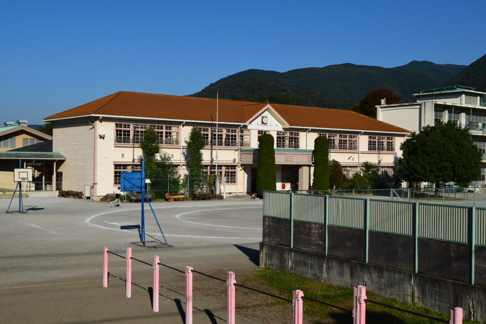 埼玉県草加市立草加小学校西校舎(大正モダン建築再訪)_f0142606_14022323.jpg