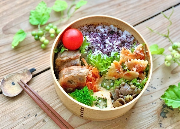 プリザ『アンティーク調ガラスケースアレンジ』 と お弁当_d0249193_19025513.jpg