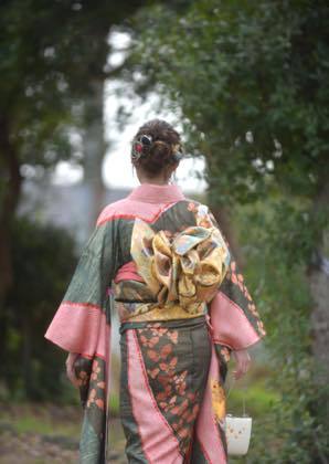 (外でも撮りましょうか?).....の提案に二つ返事で........._b0194185_19505164.jpg