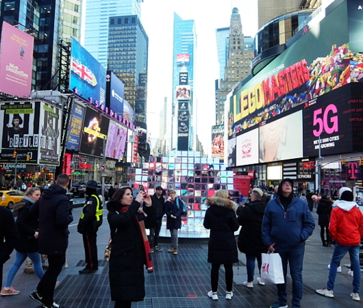 Love in Times Sq. 恒例の愛のアート、2020年は”Heart Squared”_b0007805_22211819.jpg