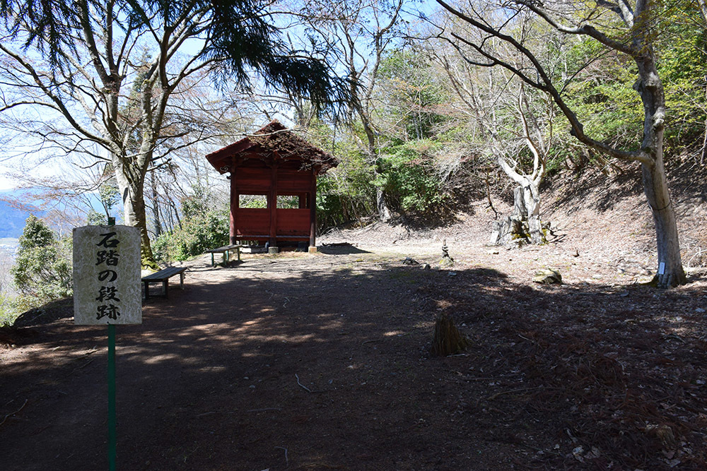 丹波の赤鬼の居城、黒井城攻城記。　その２　＜登山道～石踏の段＞_e0158128_11184968.jpg