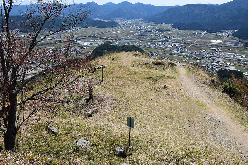 丹波の赤鬼の居城、黒井城攻城記。　その４　＜二ノ丸・本丸＞_e0158128_15574613.jpg